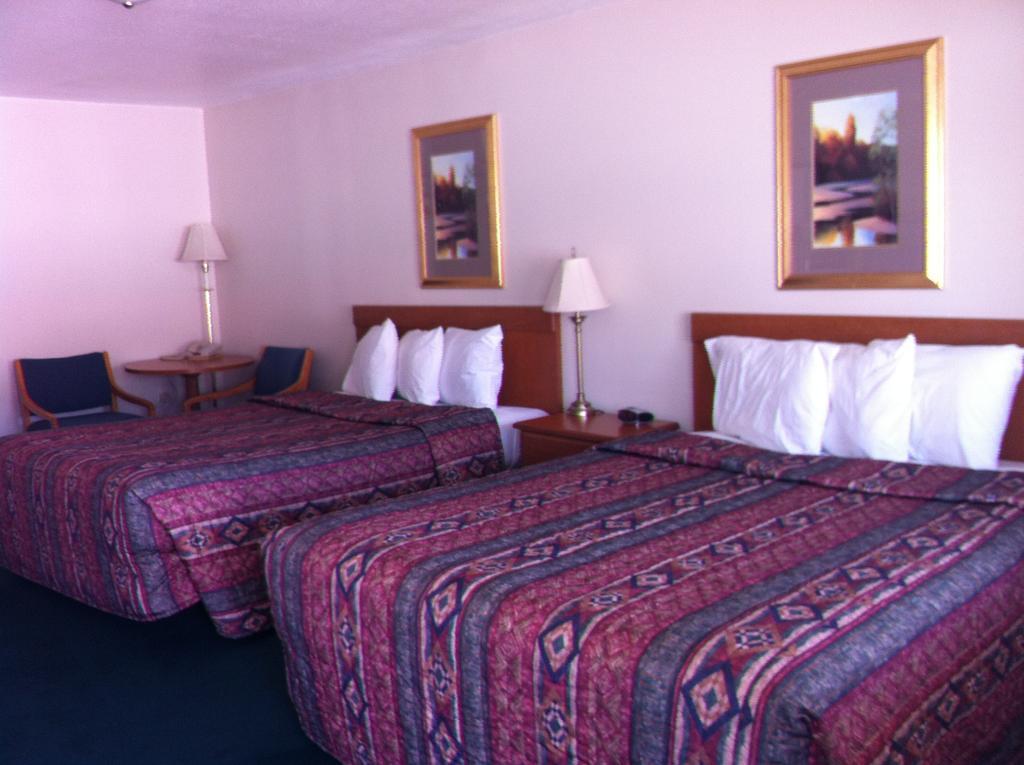 Legacy Inn Price Szoba fotó