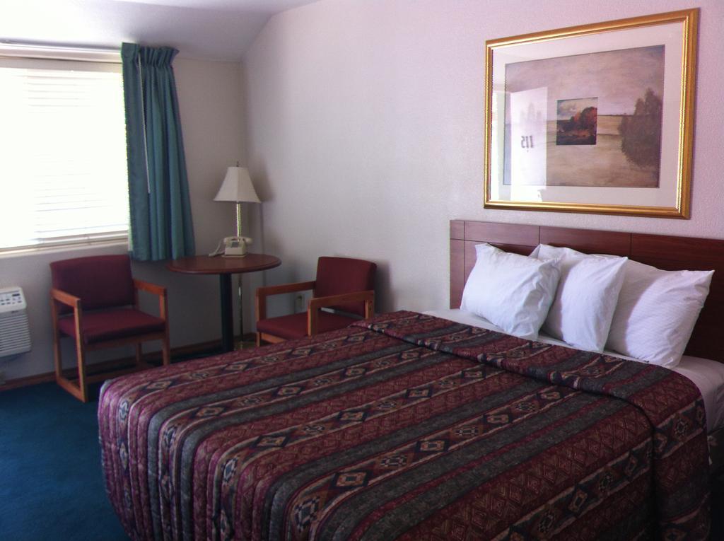 Legacy Inn Price Szoba fotó